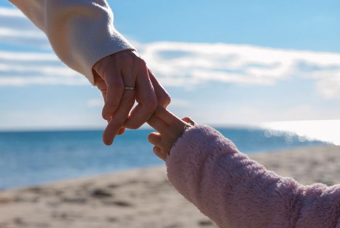 mains parents enfants